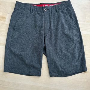 Men’s under Armour golf shorts medium 32 waist